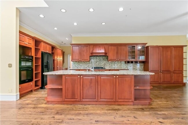 Photo - 430 W Wesley Rd NW