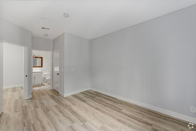 2BR, 2BA - 920SF