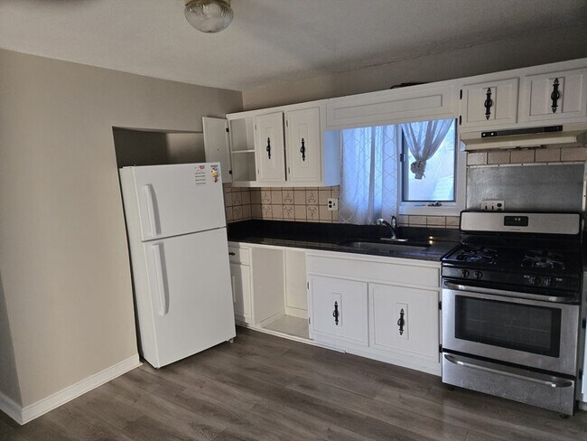 Building Photo - 19 Halford Pl Unit 2 Rental
