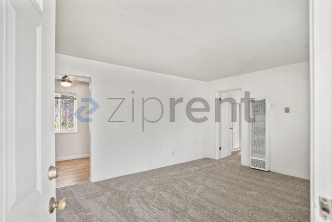 Photo - 683 Morva Ct