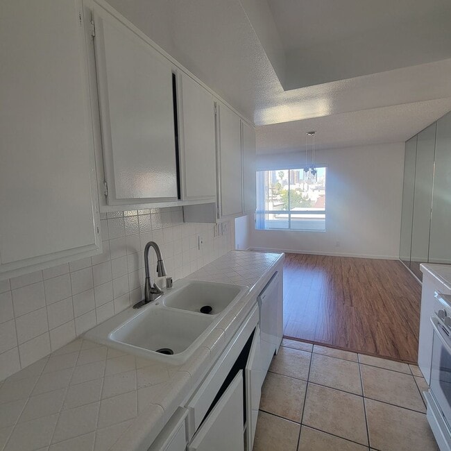 Photo - 2 BEDROOM CONDO UNIT IN THE WEST LA AREA 646 481 4404 Unit 302 - 302