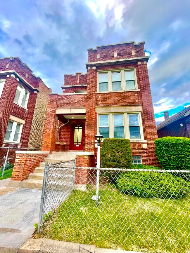 Building Photo - 7939 S Justine St Rental