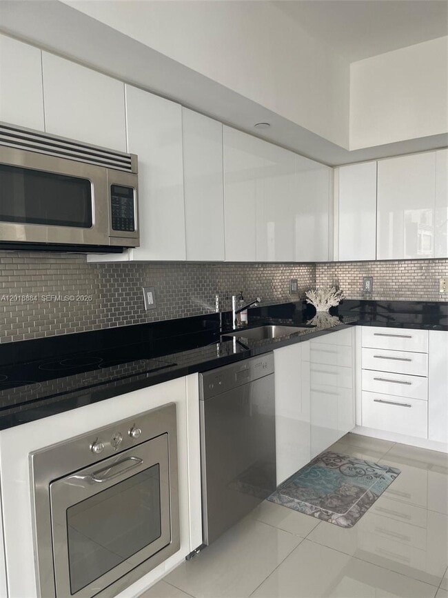 Photo - 92 SW 3rd St Unidad 3008