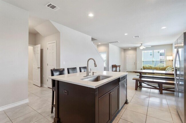 Photo - 1912 Los Olivios Wy