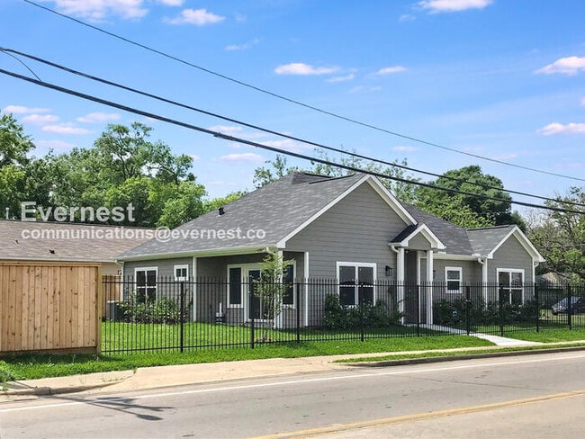 Photo - 6701 Paris St