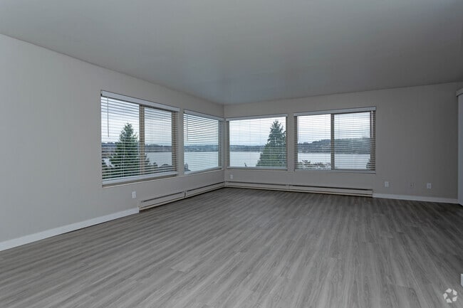 3BR, 2BA - 1,408SF