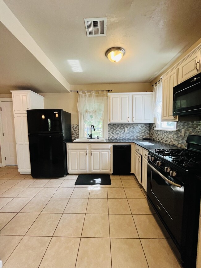 3236 NW 25th St