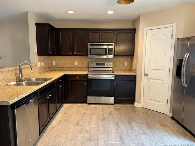 Photo - 434 New Castle Ln