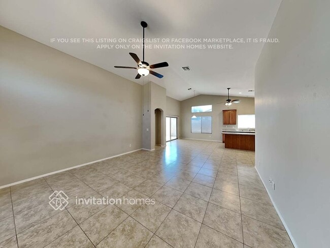 Photo - 686 E Payton St