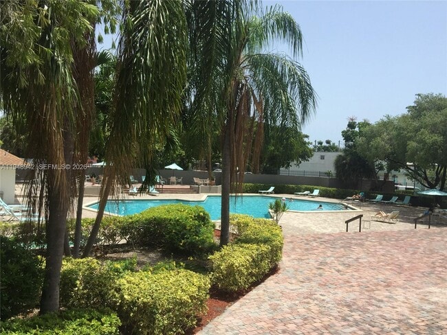 Building Photo - 1470 NE 123rd St Unit A506