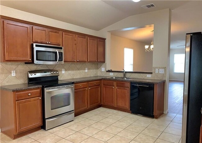 Photo - CUTE 4-bedroom 2-bathroom house HOUSING ACCEPTED!