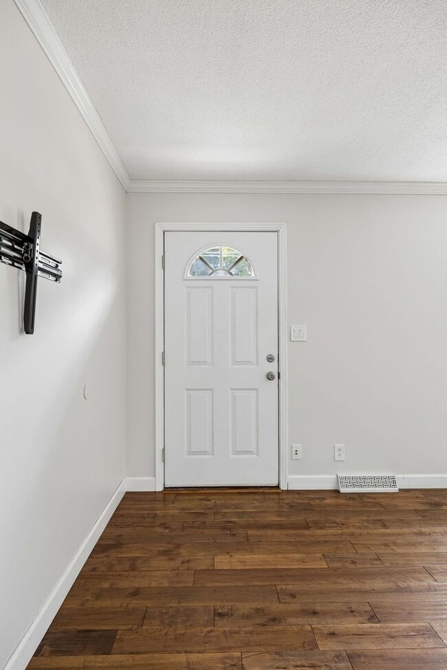 Photo - Pet Friendly Four Bedroom with Basement!