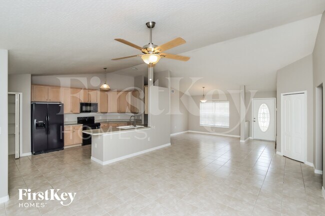 Photo - 766 Altara Ln NE