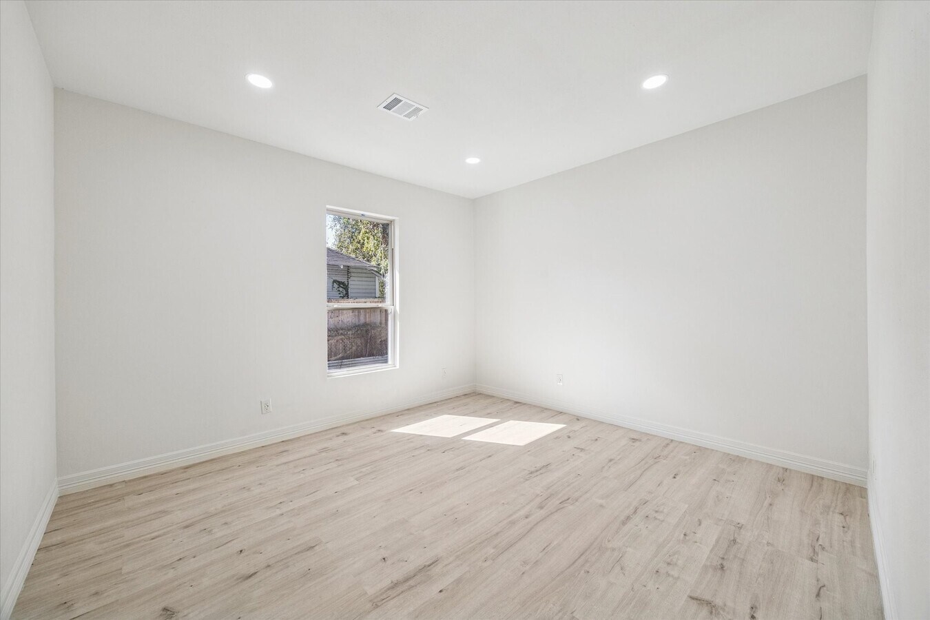 Photo - 437 N Everton St