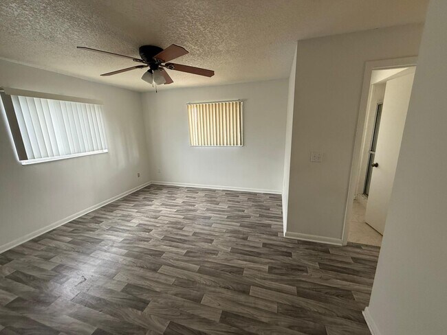 Photo - 1907 E Chapel Dr
