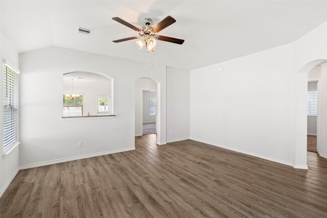 Photo - 1922 Cartwright St