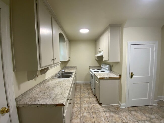 Photo - Charming 4 bd, 2 bth with 2 room Master Suite