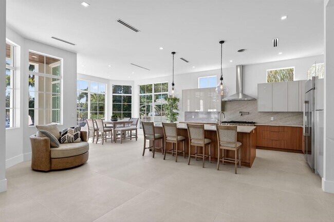 Photo - 310 SE 9th Ct