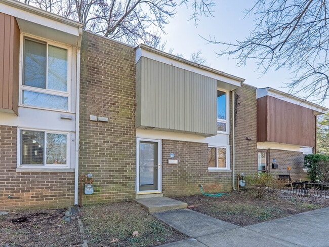 Photo - Stylish & Spacious Townhome in Prime Location!
