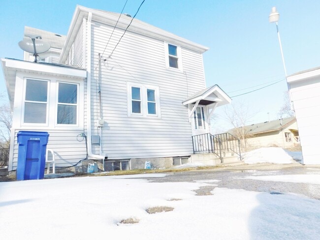 Photo - 134 Cook Ave E