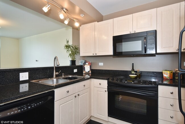 Photo - 1640 Maple Ave Unit 1108
