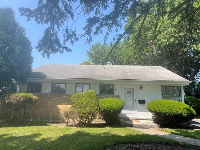 Building Photo - 1948 Lincoln Ave