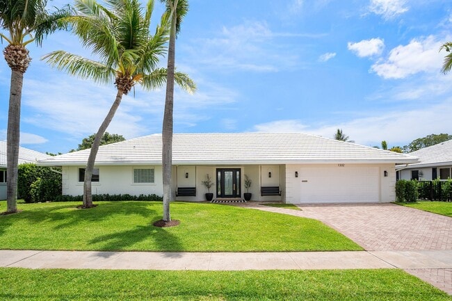 Photo - 1332 Tamarind Way