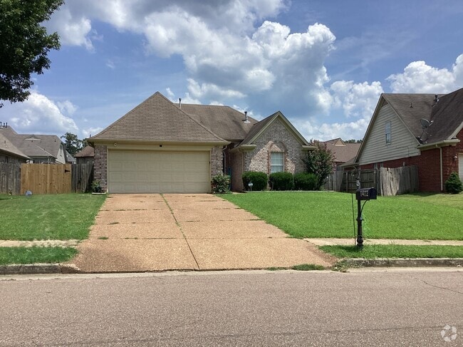 Building Photo - 1402 Carlton Ridge Dr Rental