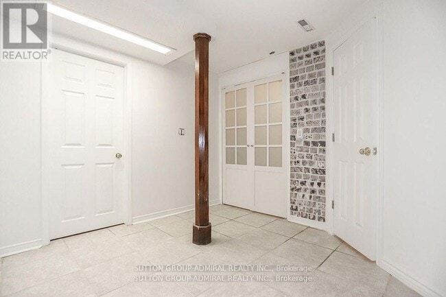 Photo - 132 Larratt Ln