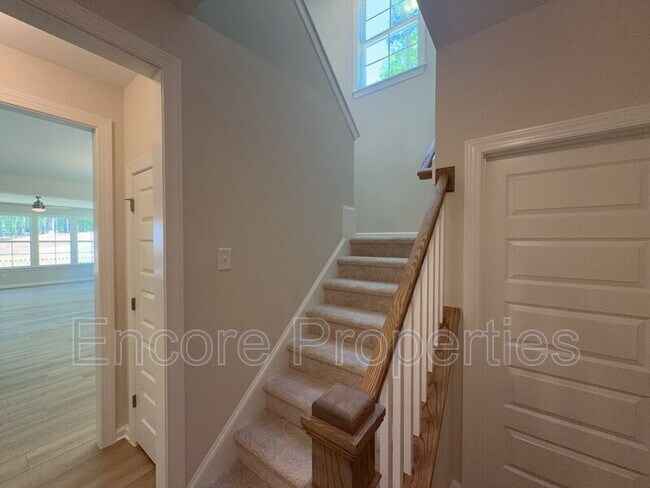 Photo - 135 Little Gem Ln