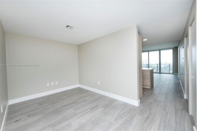 Photo - 16385 Biscayne Blvd
