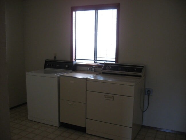 Photo - 824 SE Jensen St Unit #2
