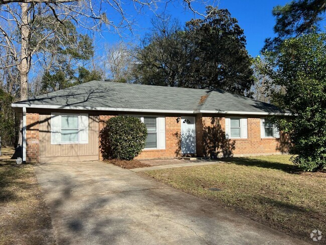 Building Photo - *Move-In Ready* 4 Bedroom 2 bath, Remodele... Rental