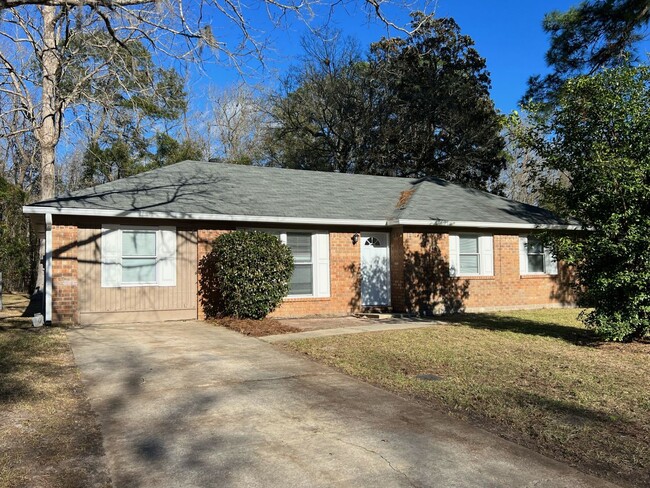 *Move-In Ready* 4 Bedroom 2 bath, Remodele... - *Move-In Ready* 4 Bedroom 2 bath, Remodele... House