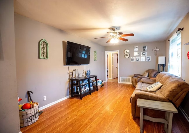 Photo - 1409 Diana St