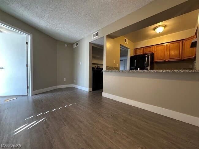 Photo - 1467 Hialeah Dr Unidad D