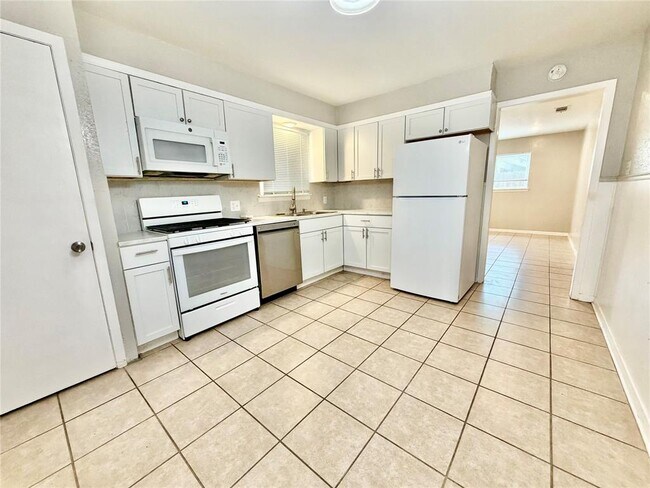 Photo - 2201 Lanier Dr