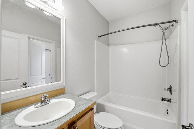 Photo - 560 225th Ln NE Unit B101