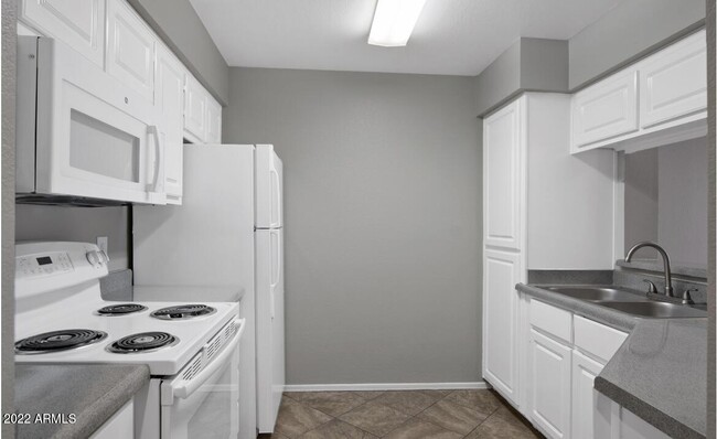 Photo - 2025 E Campbell Ave Apartment Unit 126