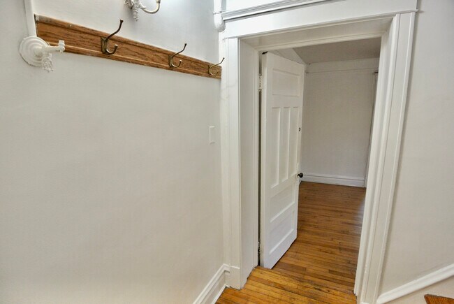 Photo - 3801 N Lakewood Ave #Gdn Unit 3801 Lakewood #gdn
