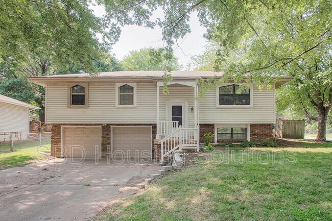 Building Photo - 200 SE Crestwood St