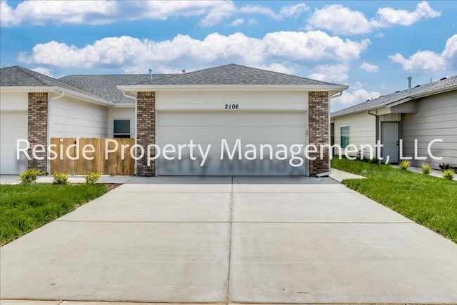 Building Photo - Pineway Aria Plan Rental