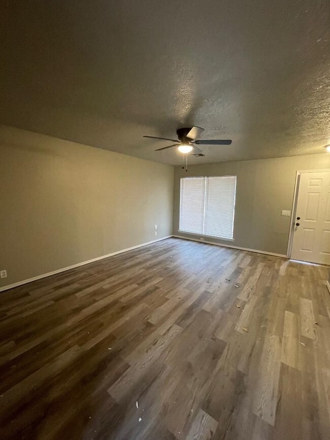 Photo - Updated 3-bedroom, 1-bath duplex located on a quiet street in West Norman