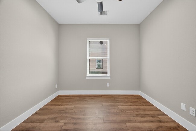 Photo - 2109 Marnel Rd Unidad F