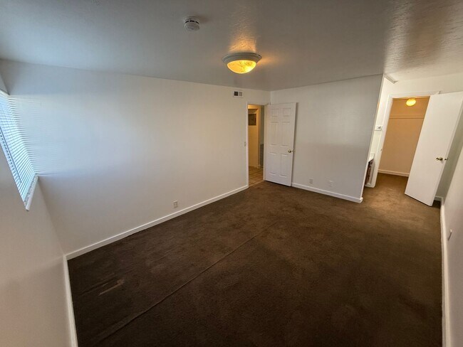Photo - Beautiful Two Bedroom Apt; Salt Lake City, 1,000 sq ft; New Flooring Unidad 3372