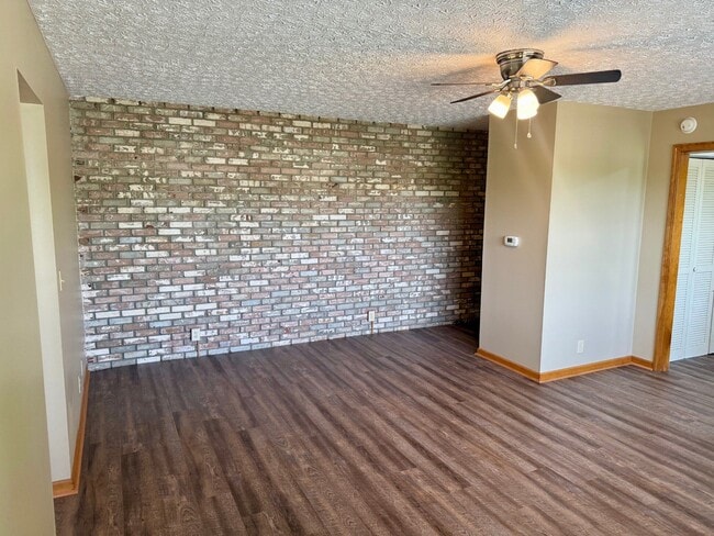 Building Photo - 515 Monroe Ave