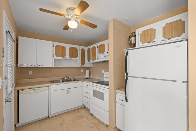 Photo - 2930 Point E Dr Unit E312