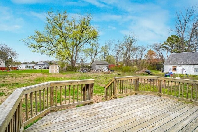 Photo - 6339 Old Plank Rd