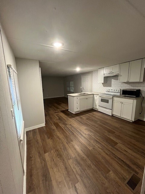 Building Photo - 2018 Waller St Rental