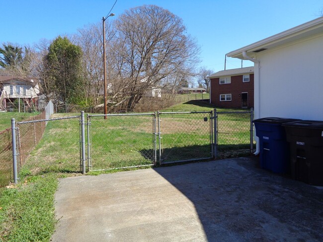 Photo - Well-Maintained 2 Bedroom House for Rent